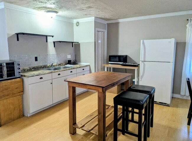 Photo - 2573 Canterbury St Unit Upstair Furnished Apartment