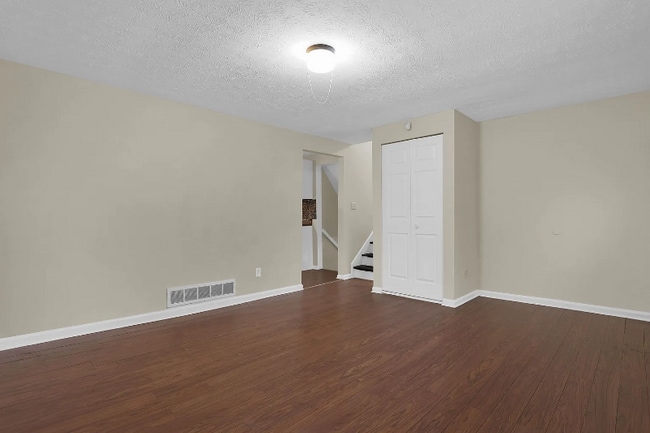 Photo - 2464 Queenswood Dr