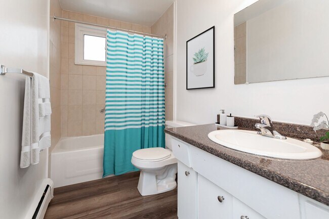 Photo - 716 Downie St
