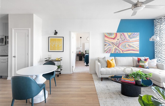 Photo - Aventon Opal