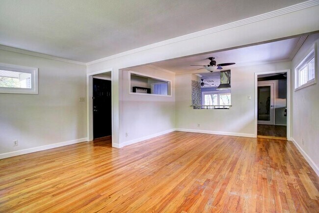 Photo - 4415 Merwin St