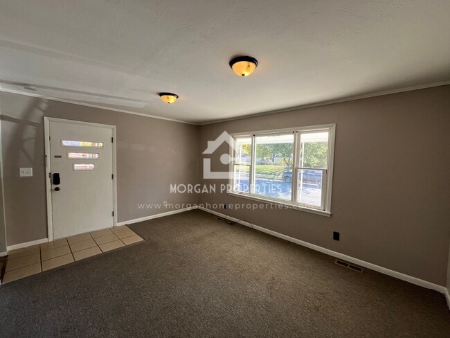 Photo - 330 W 6th St