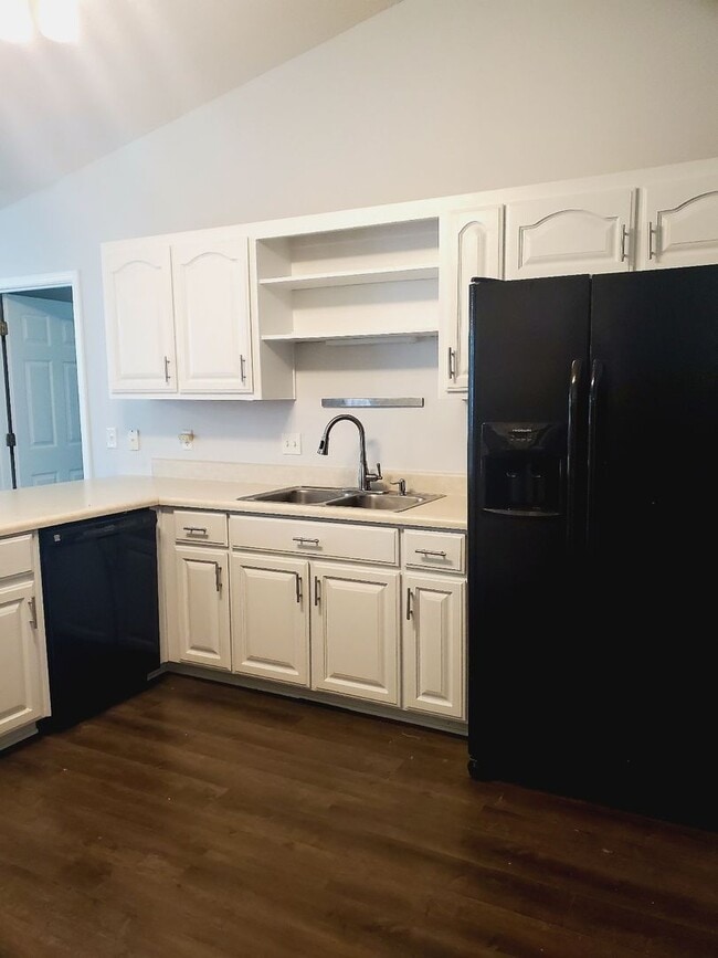 Photo - Well cared for 3 Bedroom, 2 Bath Home in C...
