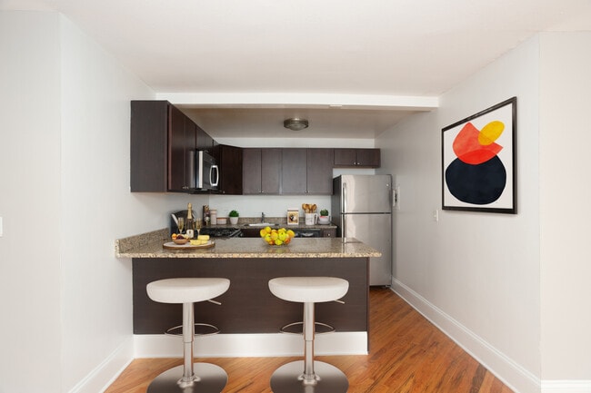 Photo - 1420 Chicago