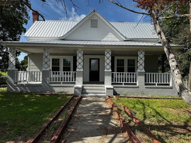 Building Photo - 213 E Main St