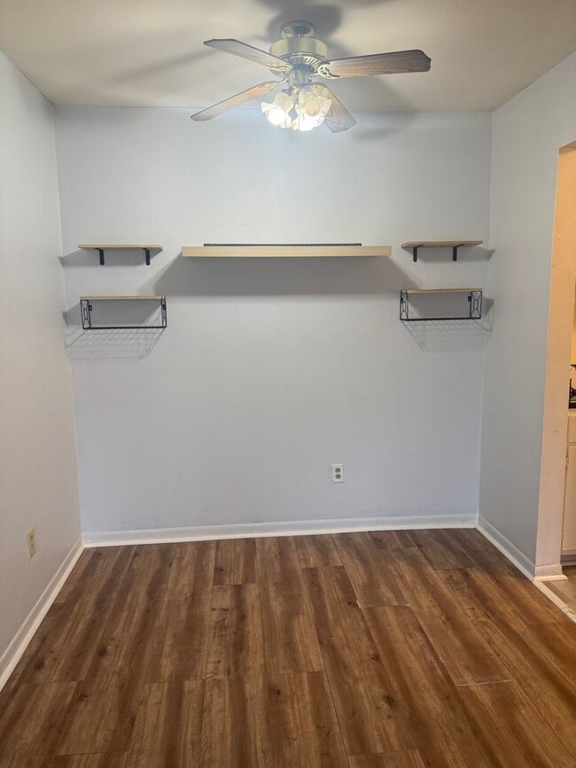 Photo - Right Around the Corner, Near Everywhere You Want to Be Unidad #5