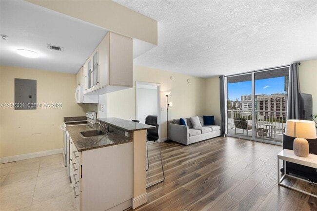 Photo - 275 NE 18th St Unidad 710