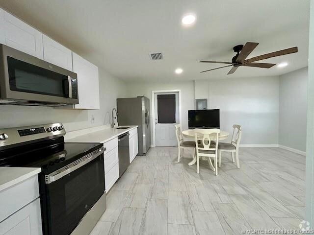 Building Photo - 813 E 13th St Rental