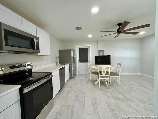 Building Photo - 813 E 13th St Rental