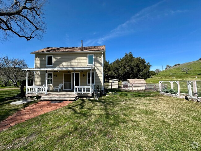 Building Photo - Charming Historic Farmhouse 2 Bedroom 3 Ba...