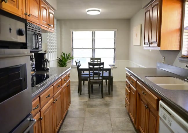Photo - 611 Balboa Dr