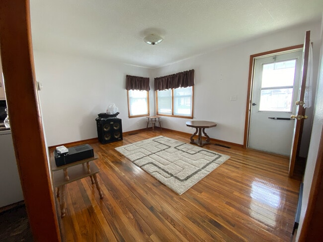 Photo - 900 4th Ave NE