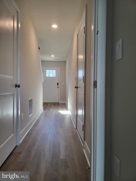 Photo - 180 Munsee Cir