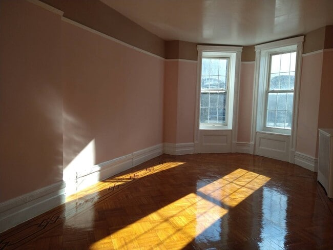 Photo - 571 Eastern Pkwy
