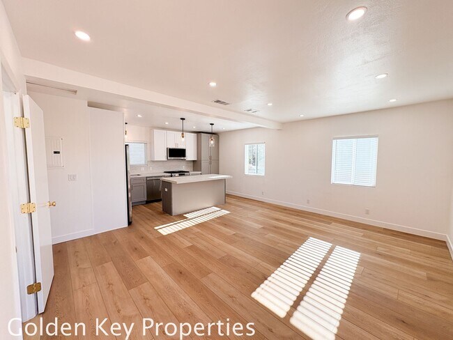 Photo - Welcome to your dream home in South Oceanside! Unidad A