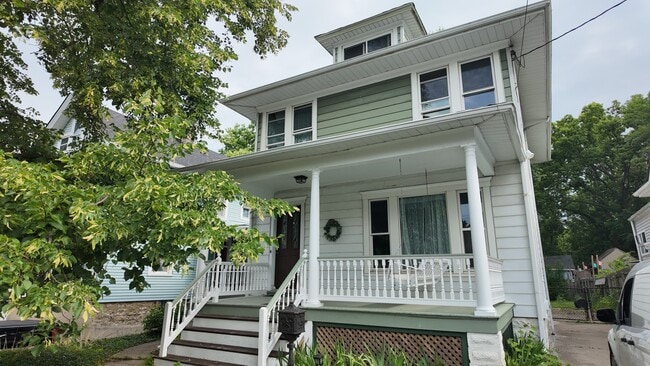 Building Photo - Spacious 4-Bed Home with Updated Kitchen, Deck & Fenced Yard in Cincinnati