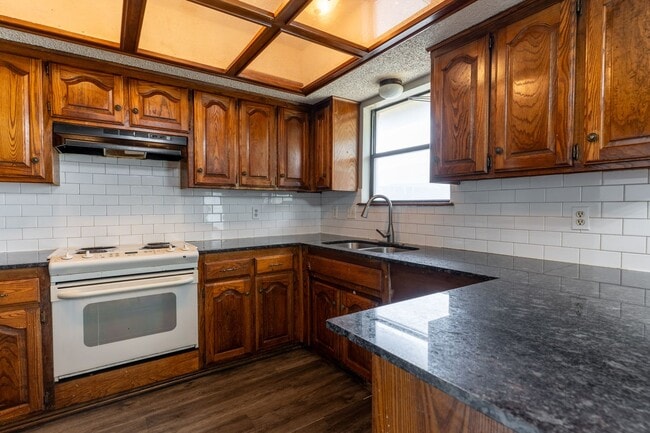 Photo - Cute Yukon Home