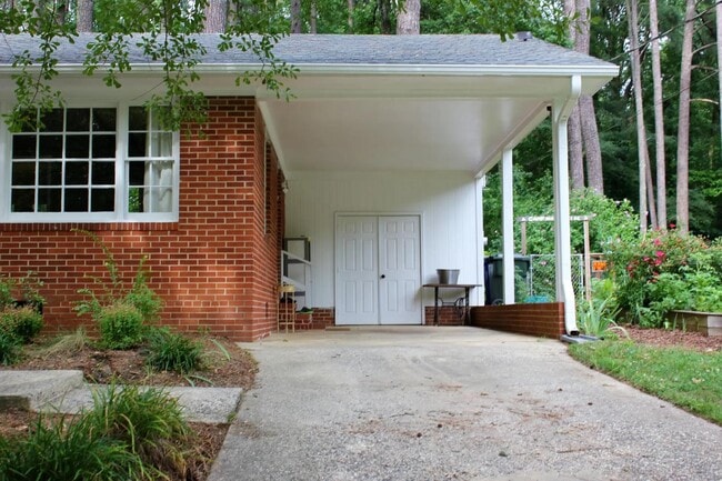 Photo - 904 Chatham Lane