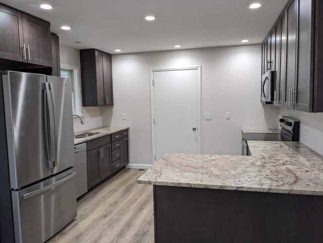 Kitchen - 3626 W Whitehall Rd House