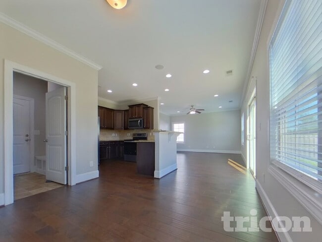 Photo - 432 Walking Ln