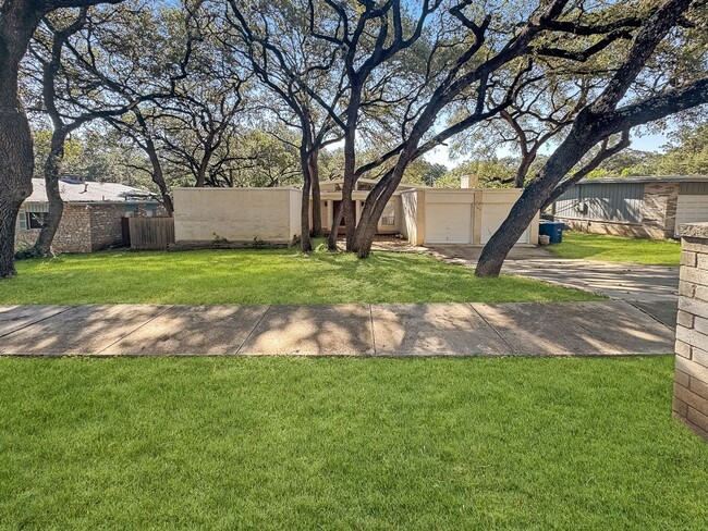 Building Photo - Enchanted Forest home ready for move-in!