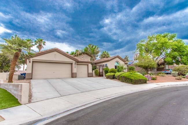 Photo - GORGEOUS MOVE IN READY SINGLE-STORY 4-BEDROOM HOME!