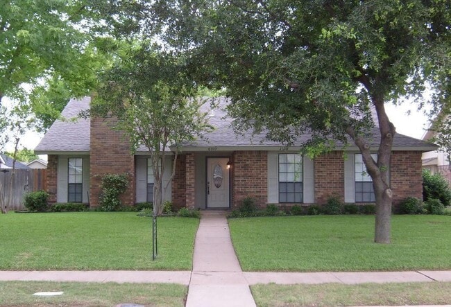 Building Photo - Great N Plano Home!