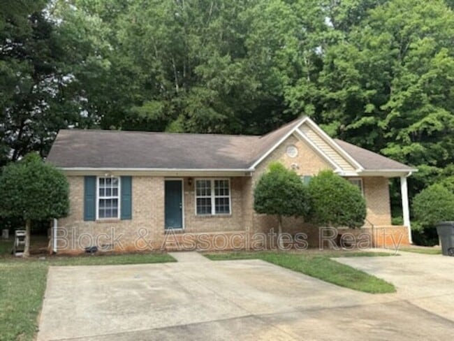 Building Photo - 1818 Saddlewood Ct Unit Apt. B