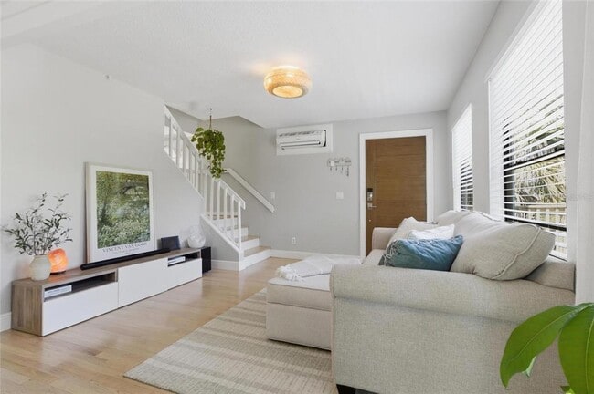 Photo - 304 16th Ave N