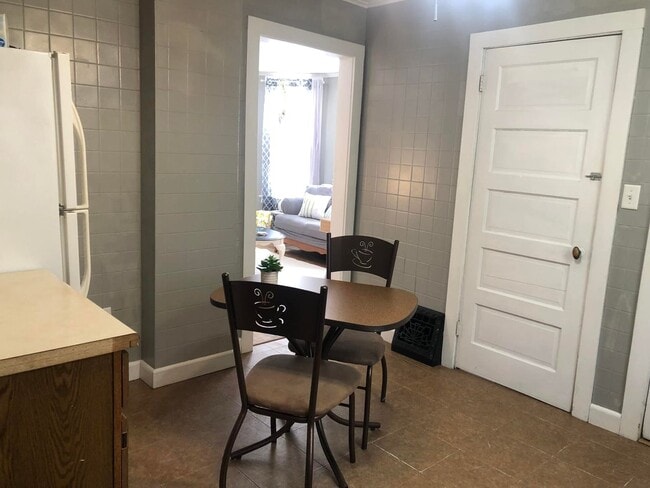 Photo - 2821 Wicklow St Unit 2821 Wicklow Street - Lower