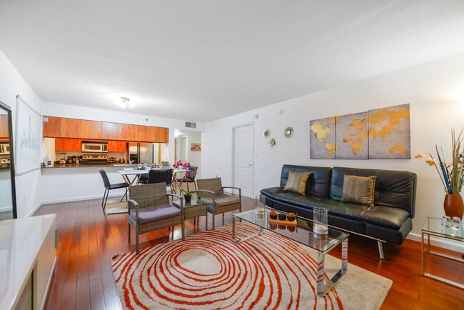 Photo - 1 SE 12th St Unit FL31-ID1022228P