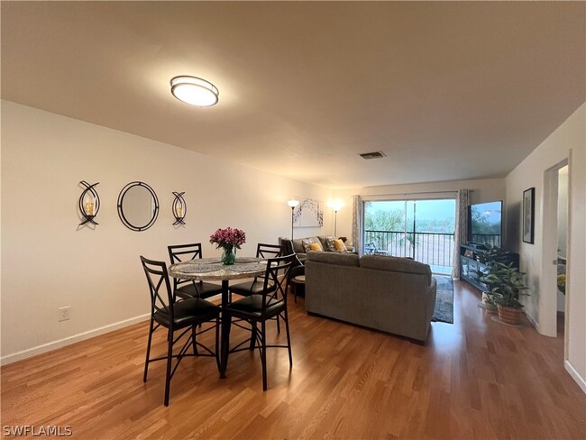 Photo - 4372 27th Ct SW Unidad 403