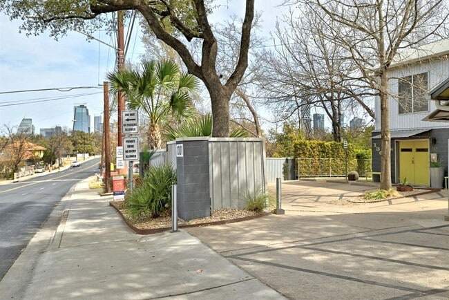 Photo - 1301 S 1st St