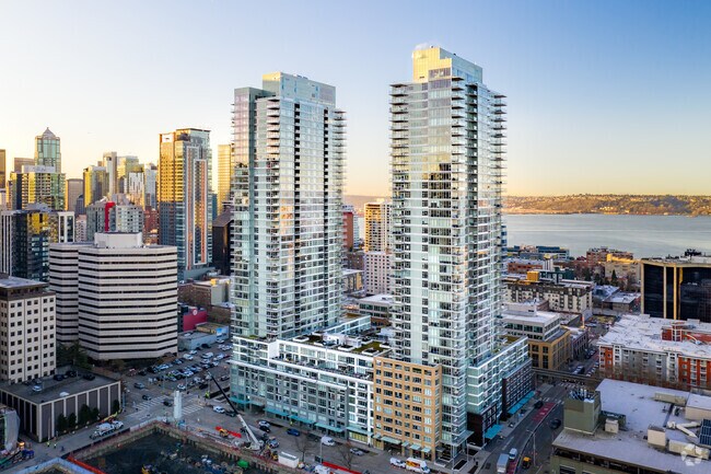 Photo - Insignia - Phase I Apartments