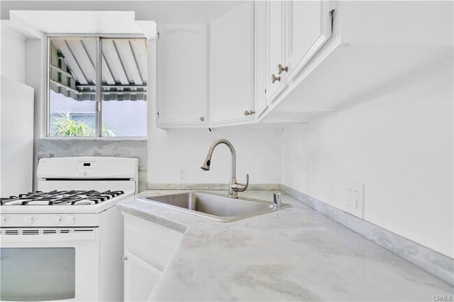 Photo - 2935 Westwood Blvd House