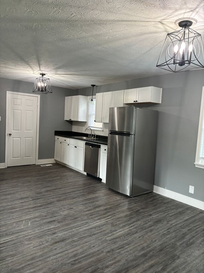 Photo - 135 N Meadow Dr