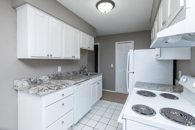2BR, 1BA - 860SF - Kitchen