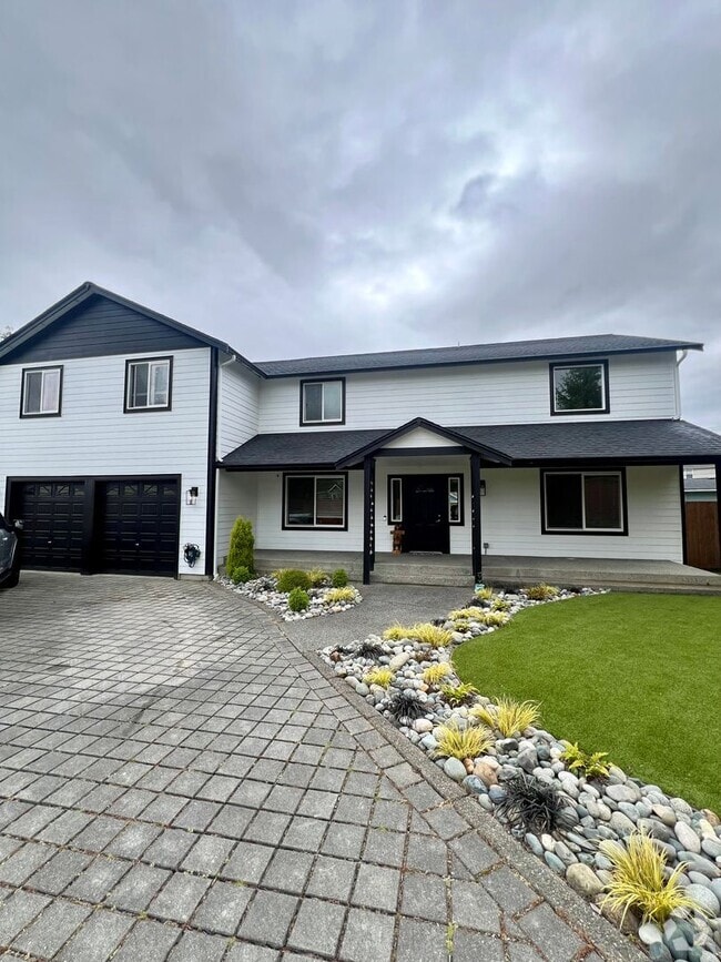 Building Photo - Beautiful Remodeled Home Kent!