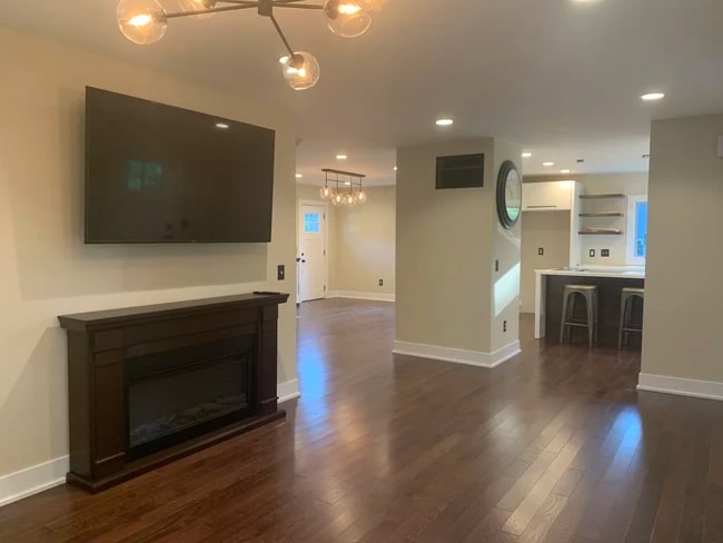 Photo - 702 E Maxwell Ln