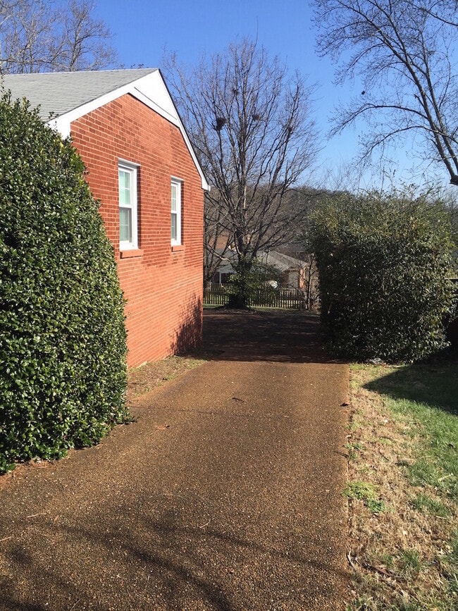 Photo - 924 Neuhoff Ln