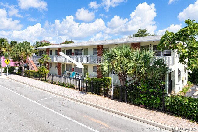 Photo - 220 Lucerne Ave Unit 3