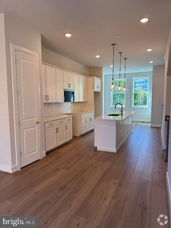 Building Photo - 5869 Josiah Henson Pkwy Rental