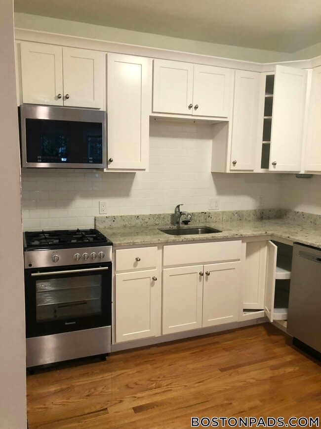 32 Edgerly Rd Unit 1