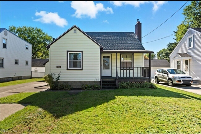 Building Photo - 132 33rd St SE