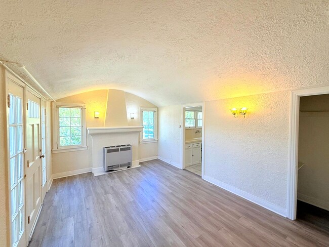 Photo - 4024-4026 York Blvd. Unit 4026