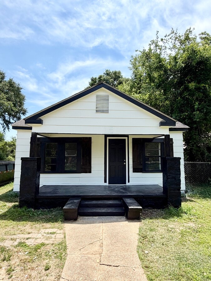 Photo - 2606 6th Ave N