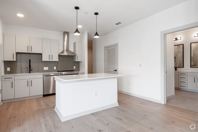 1BR, 1BA - 848SF