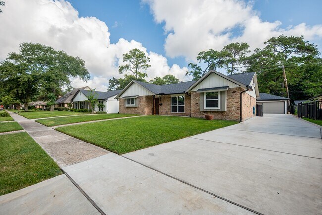 Photo - 926 Chantilly Ln