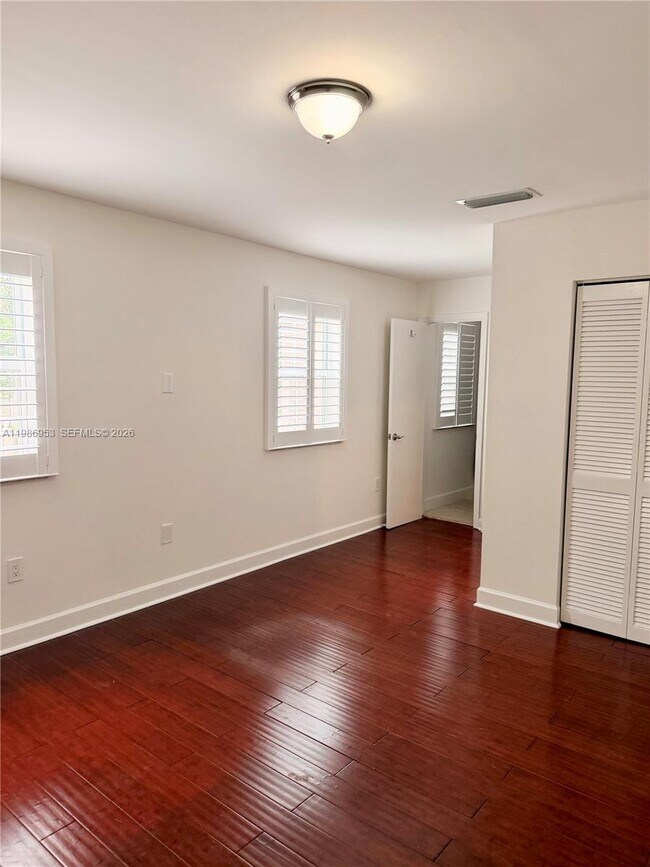 Photo - 5570 SW 70th Pl S