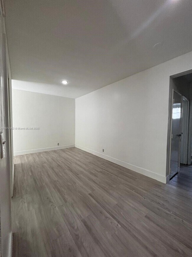 Photo - 2025 Bay Dr Unit 3